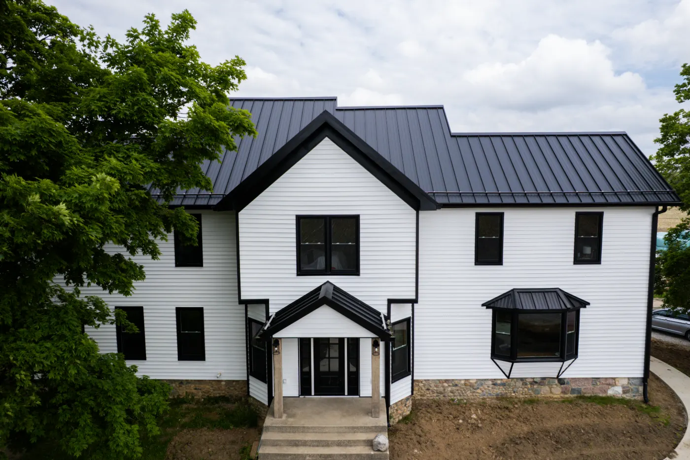 Siding installation documented in Laurel Lakes